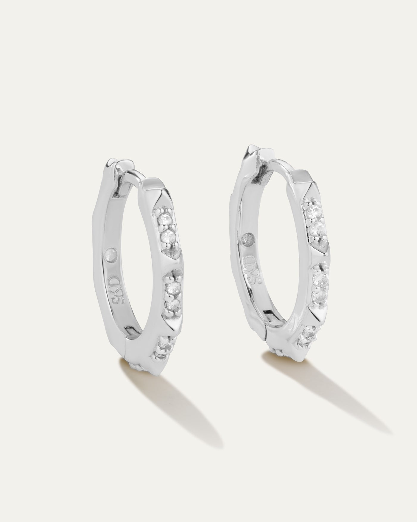 Charlotte Renegade Hoop Earrings | 3/4" – Stella & Dot
